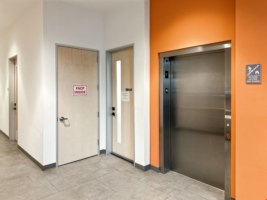 CA, Ontario - W 6th Street