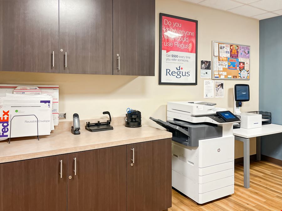 PA, Center Valley - Saucon Valley Plaza