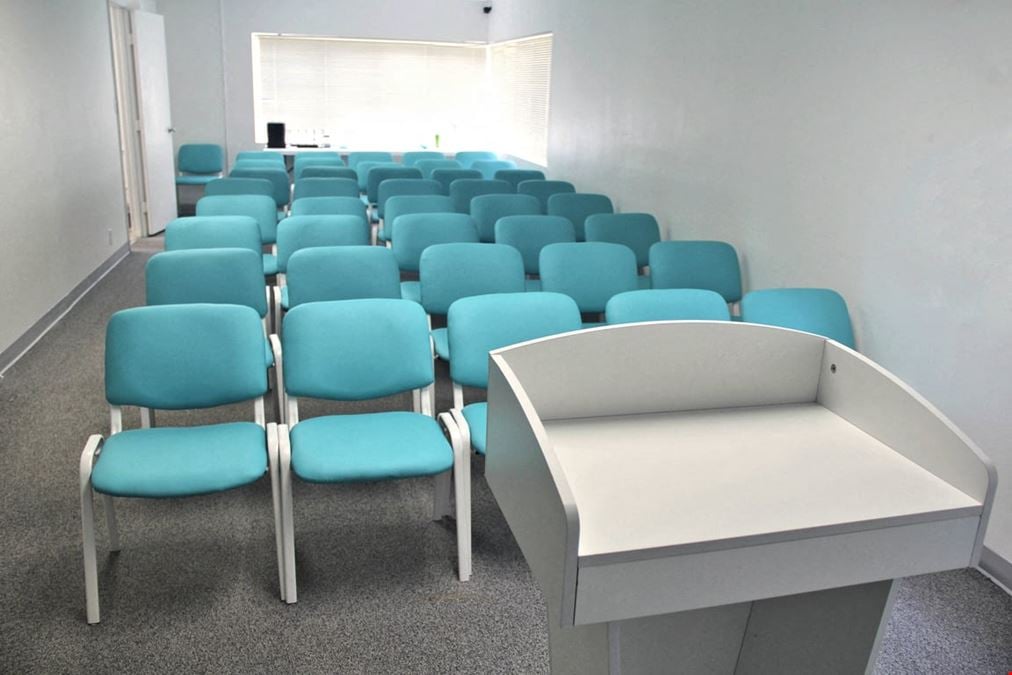 Blue Event Venue – Easy Access - Room #101, High-Impact Presentations (Up to 50 Guests)