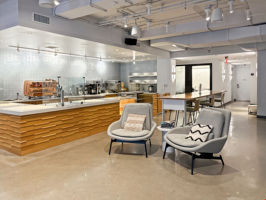 CA, Long Beach - 145 W Broadway