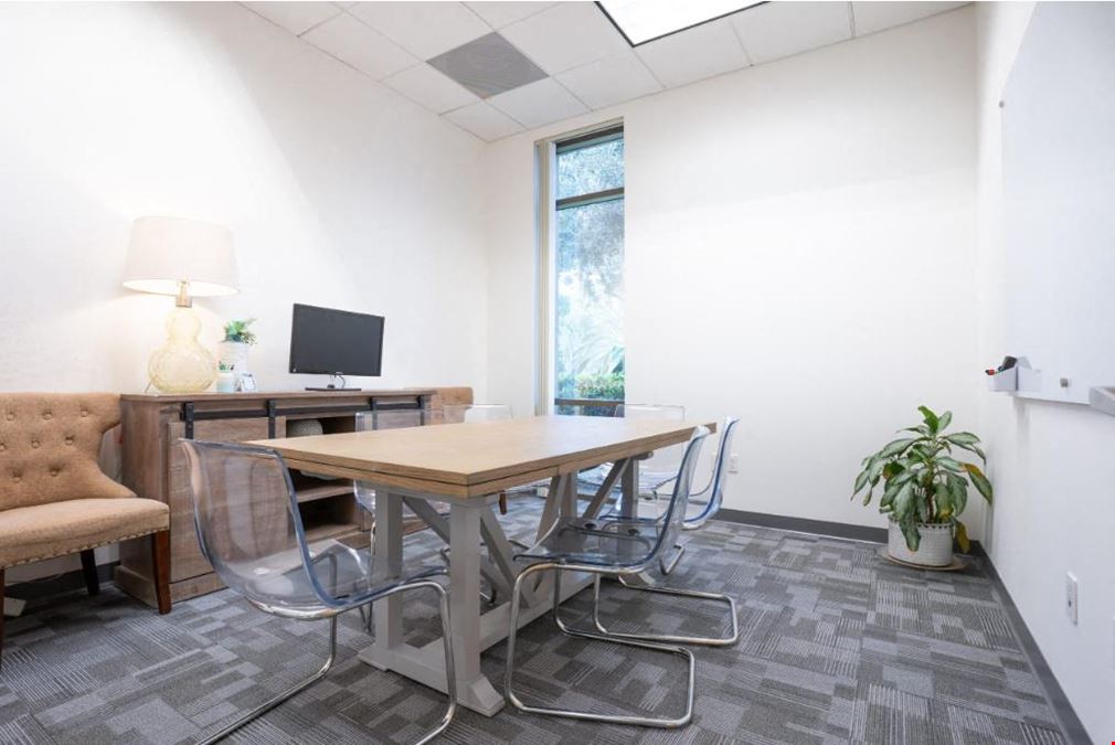 MEDIUM BOARDROOM
