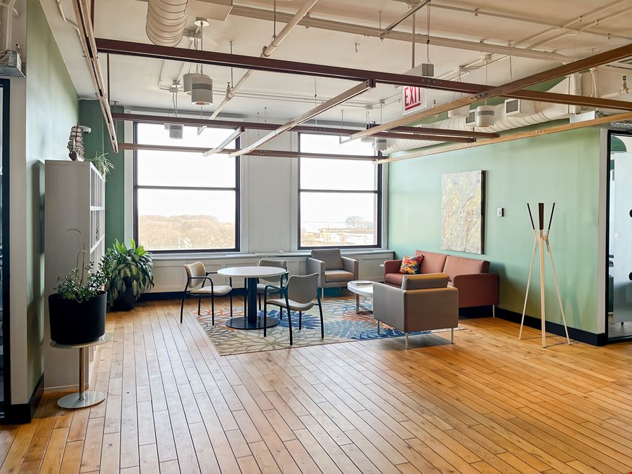 IL, Chicago - 332 S Michigan Avenue