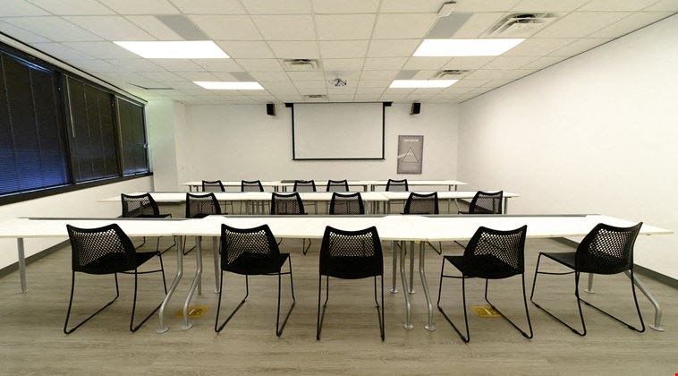 L1 - NEWTON (24 Seats)