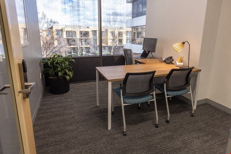 Day Office 216 ($40/hr or 2cr/hr)
