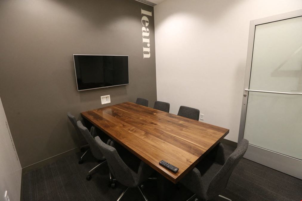 #4 Socialize Meeting Room