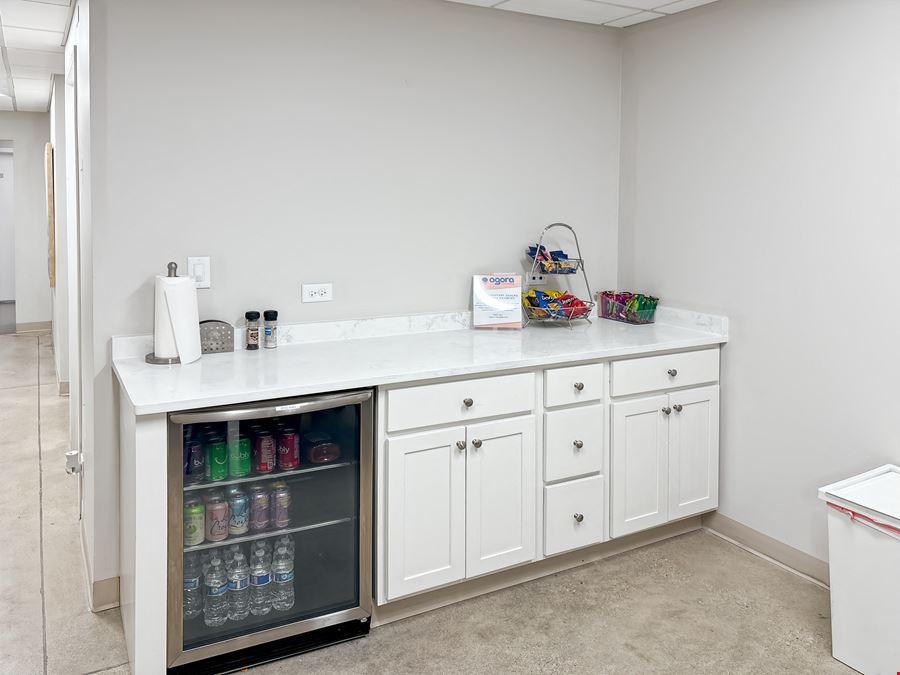 IL, Grayslake - N Atkinson Rd