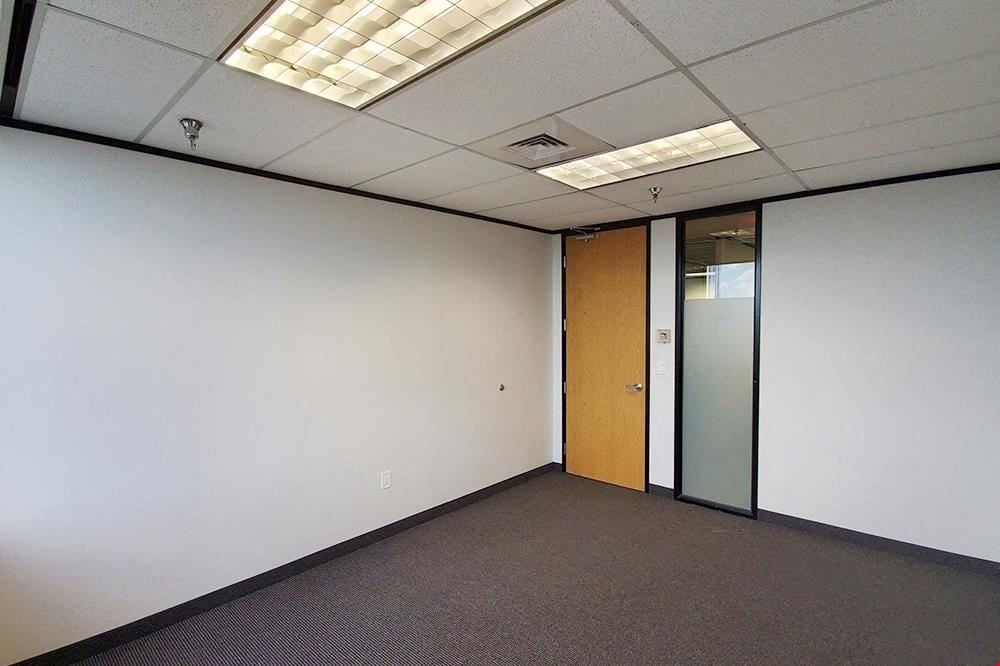Workstyle Flexible Spaces - 8330-8360 Lyndon B Johnson Fwy