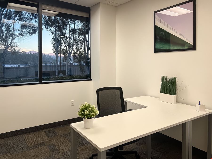 CA, San Diego - Via del Campo Ct