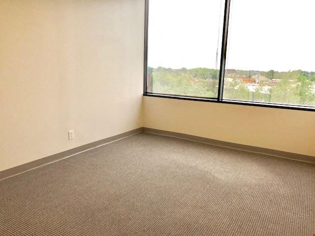 6671 Southwest Freeway