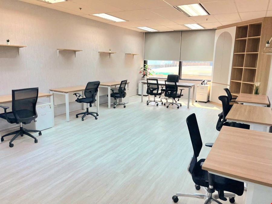 Linuxx Serviced Offices - Emporium Tower 10th Floor