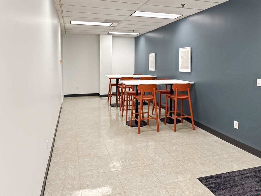 Regus - Greensboro - 301 N Elm