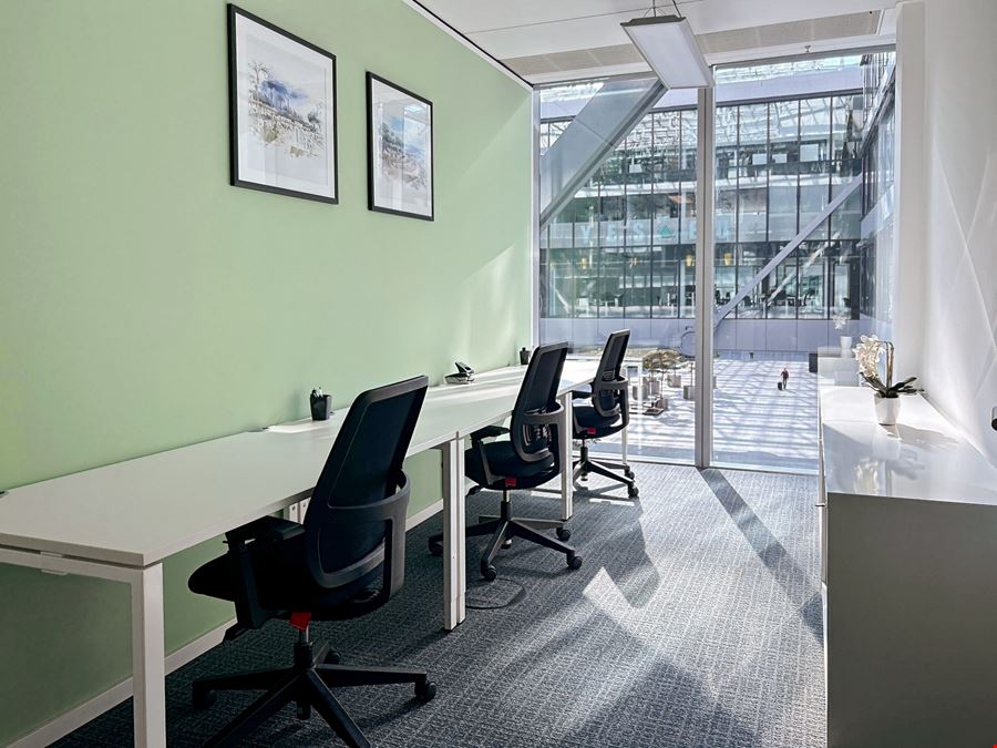 Regus - The Squaire Business Center