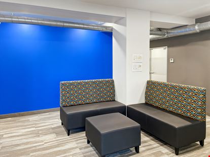 Regus - Manchester - 1087 Elm Street