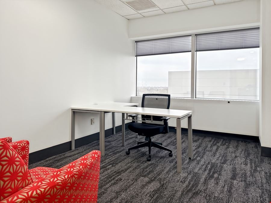 Regus - Greensboro - 301 N Elm