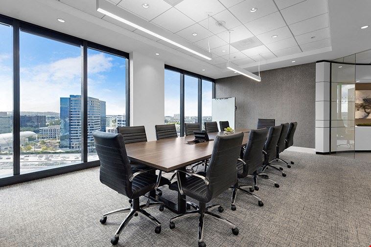 12 Person Meeting Room - Large