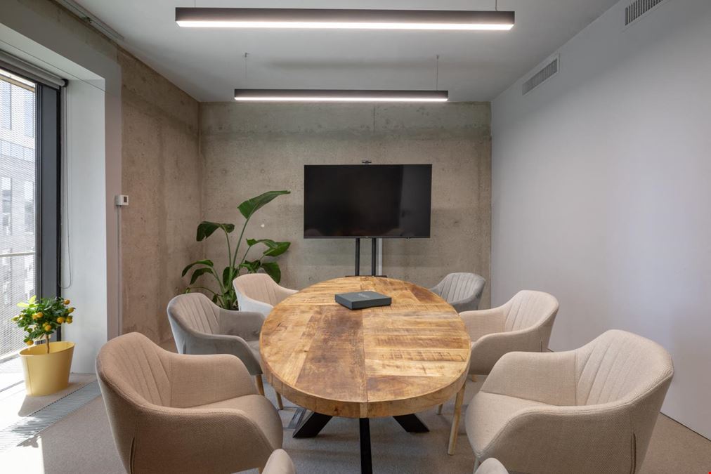 V7 Startup Studio - Athenaeum - Bucharest
