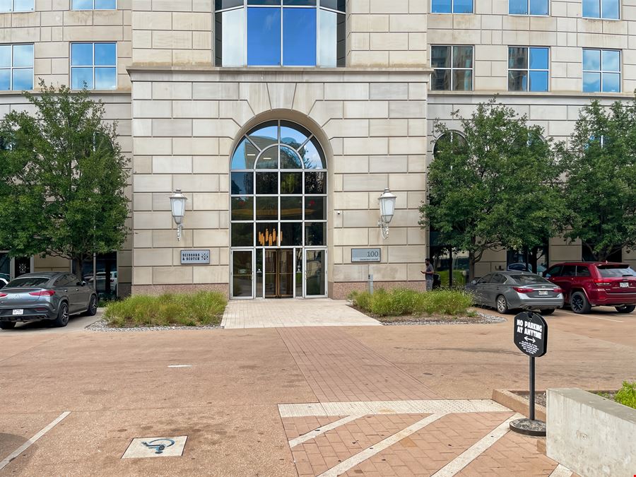 TX, Dallas - The Crescent