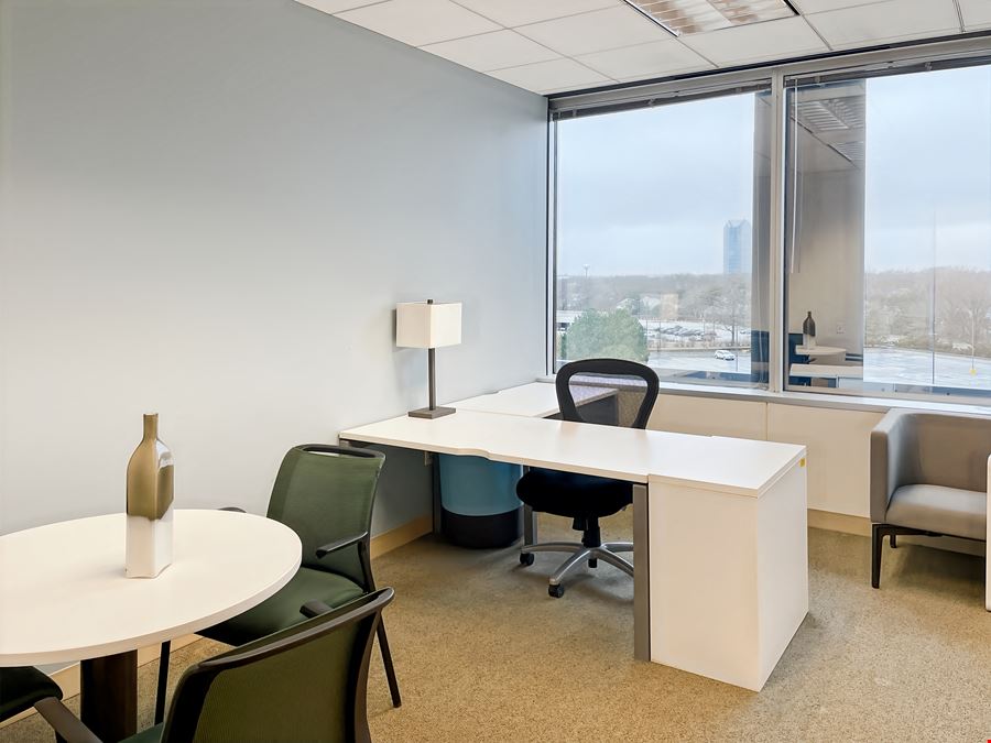 IL, Oak Brook - Oak Brook Pointe