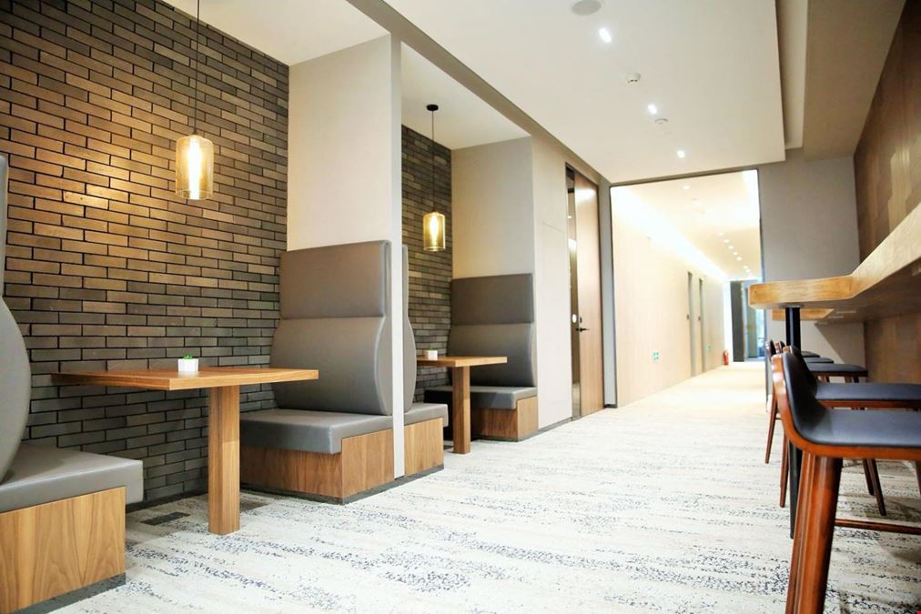 CEO Suite - Shanghai Lujiazui Finance Plaza