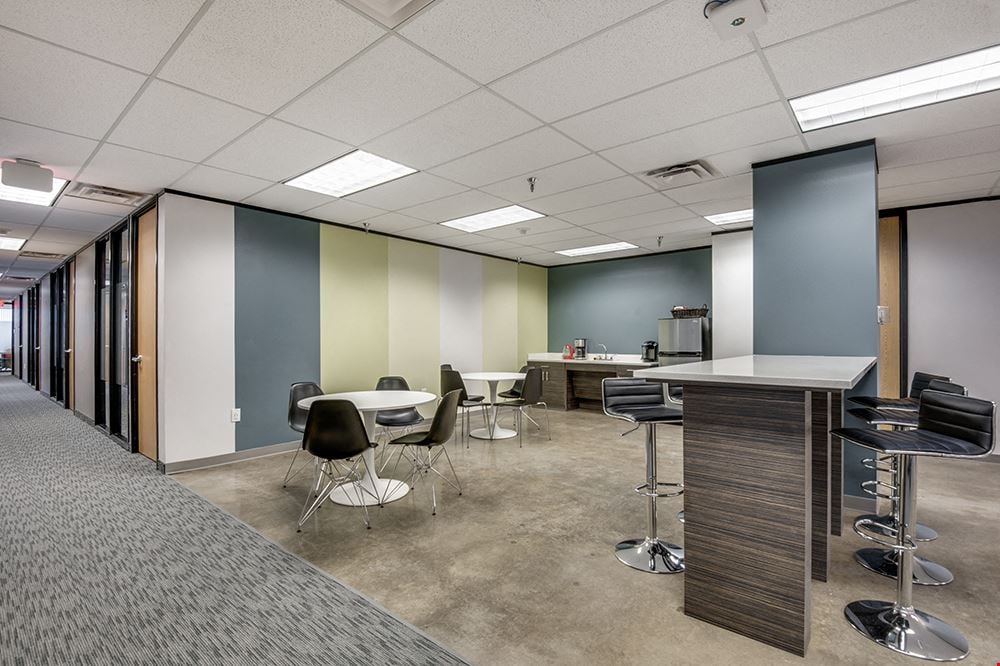 8330-8360 Lyndon B Johnson Fwy