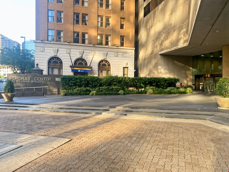 LA, New Orleans - St Charles and Poydras