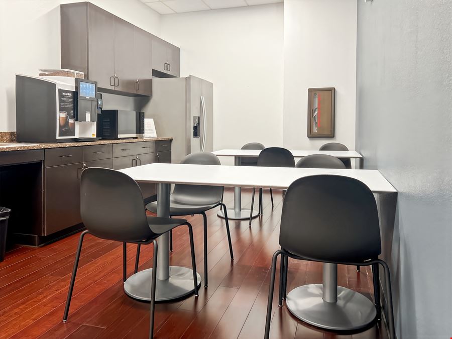 TX, Burleson - E Renfro St