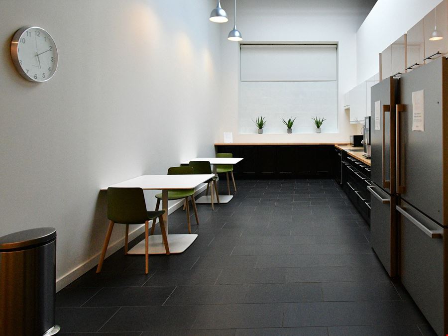 Spaces 3080 Tamiami Trail E