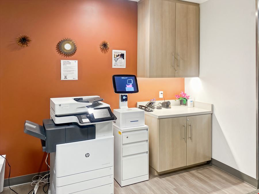 CA, Laguna Hills - Carlota Plaza