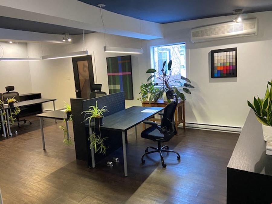 Bureau 4 / Desk Space 4