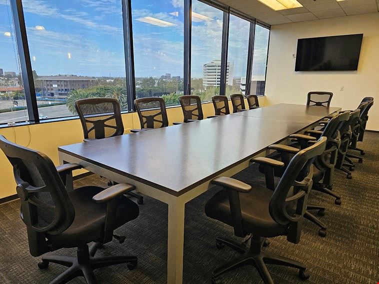 14 Person Meeting Room