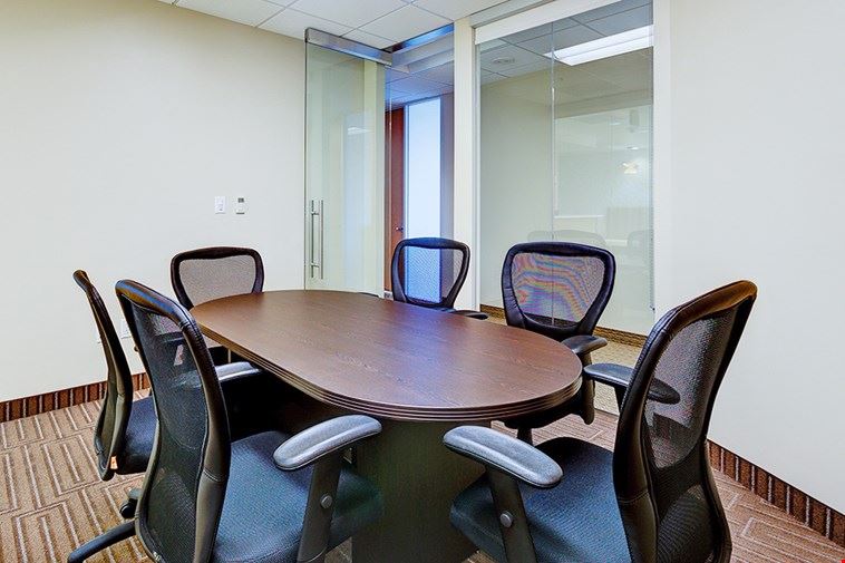 6 Person Meeting Room
