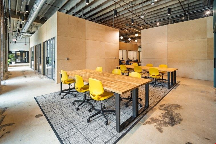 Dedicated Desk 06