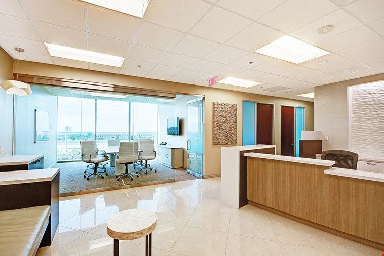 10 Person Meeting Room