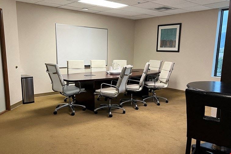 8 Person Meeting Room - Large