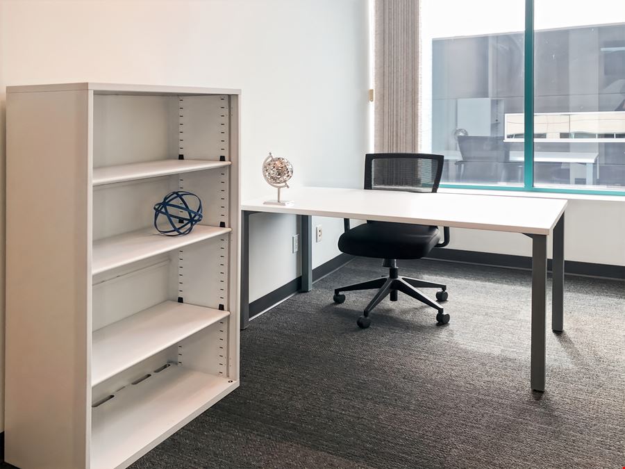 BC, Richmond - Commerce Court