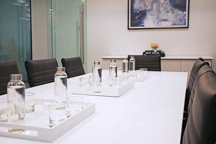 10 Person Meeting Room
