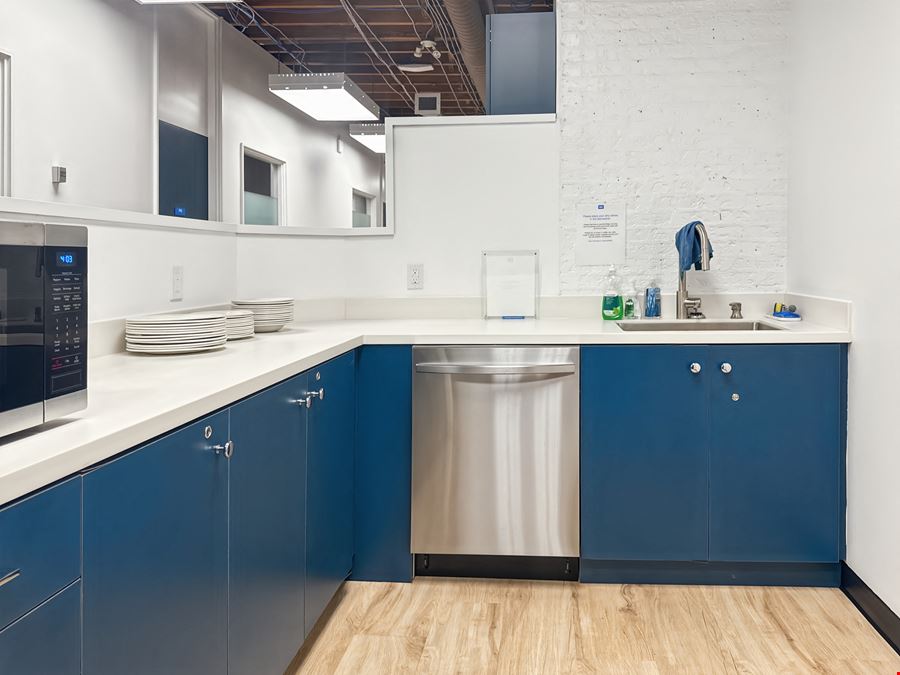 MB, Winnipeg - Lombard Ave