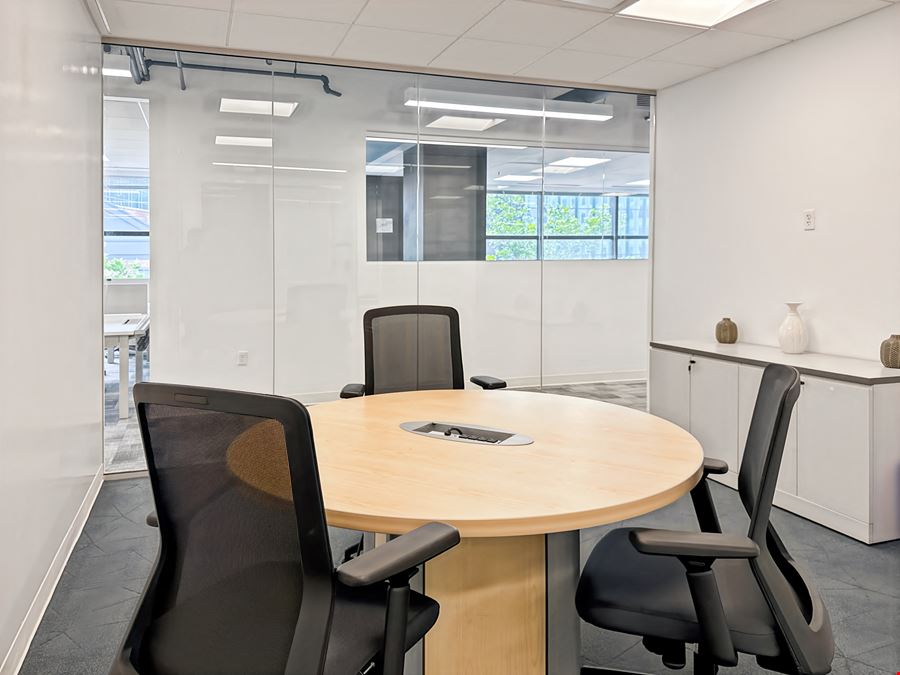 MD, Bethesda - Wisconsin Ave