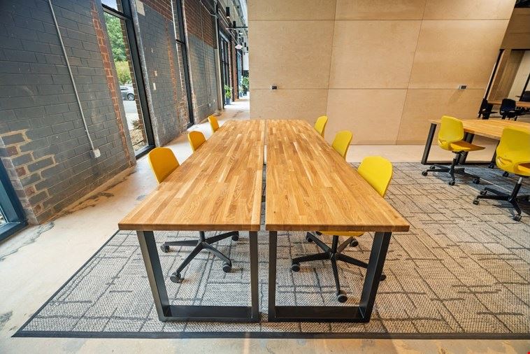 Dedicated Desk 06