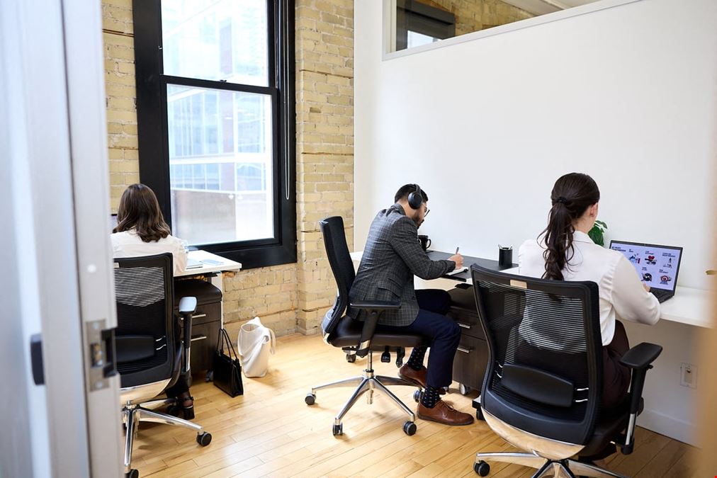 iQ Offices - 140 Yonge Street