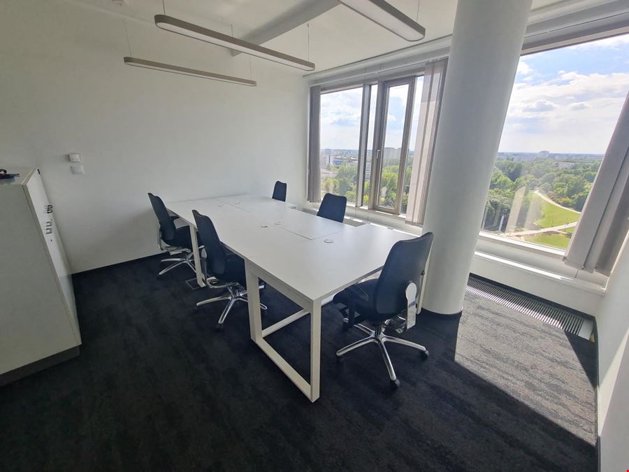 BeIN Offices Zebra White