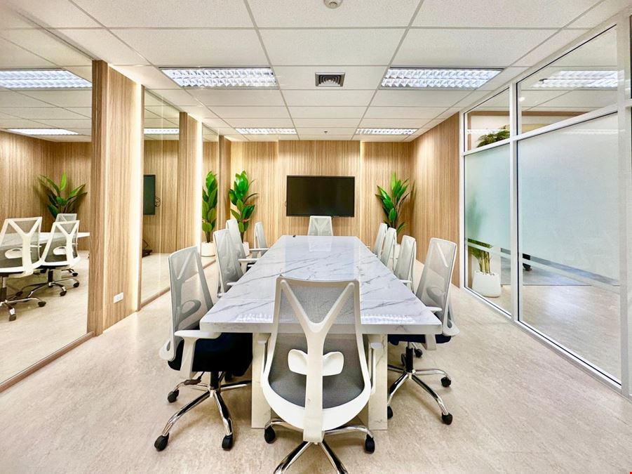 Linuxx Serviced Offices-Emporium Tower 9th Floor