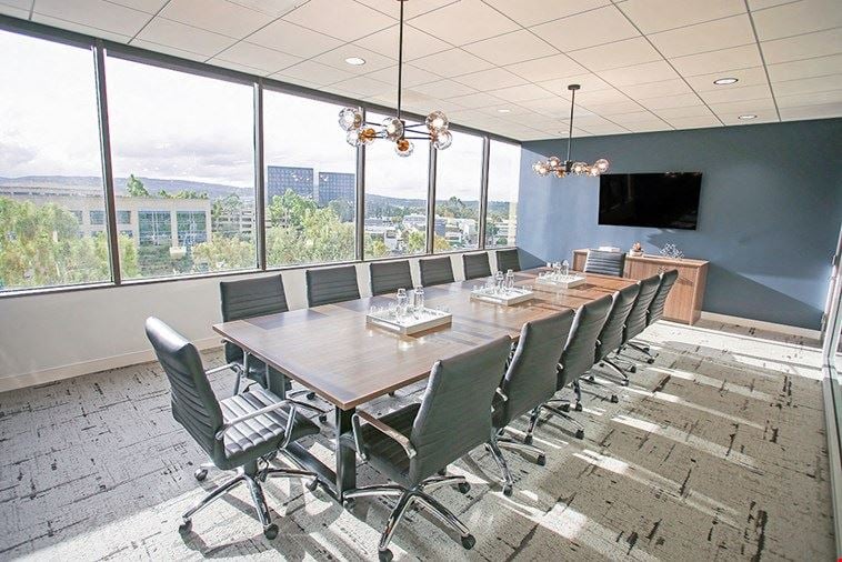 14 Person Meeting Room