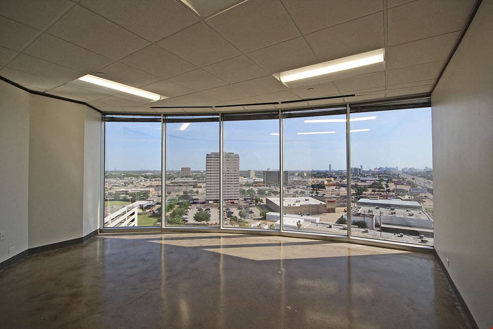 7322-7324 Southwest Freeway