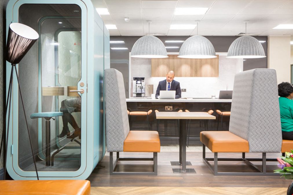 Landmark: Royal Exchange - Bank