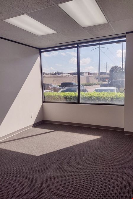 340-350 N Sam Houston Pkwy E