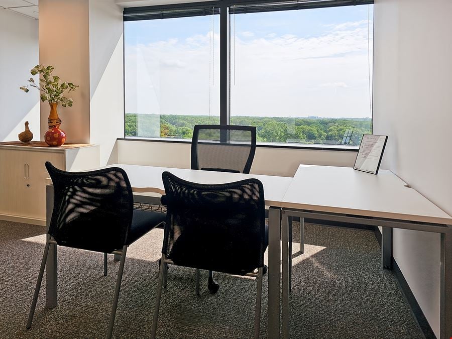 IL, Buffalo Grove - E Lake Cook Rd