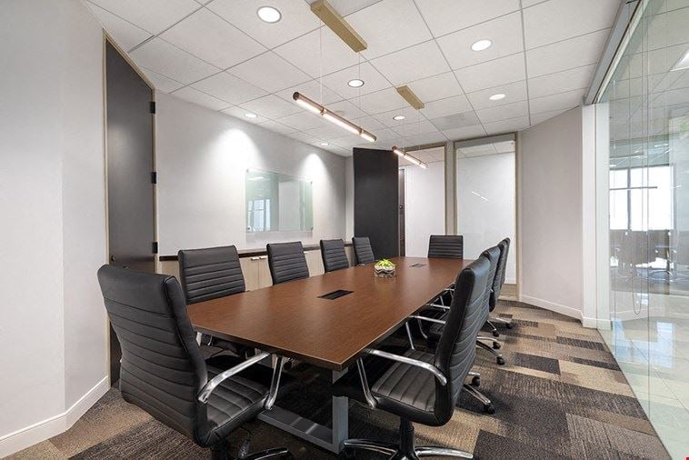10 Person Meeting Room
