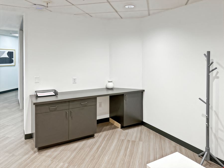 Regus - Phoenix - Clarendon
