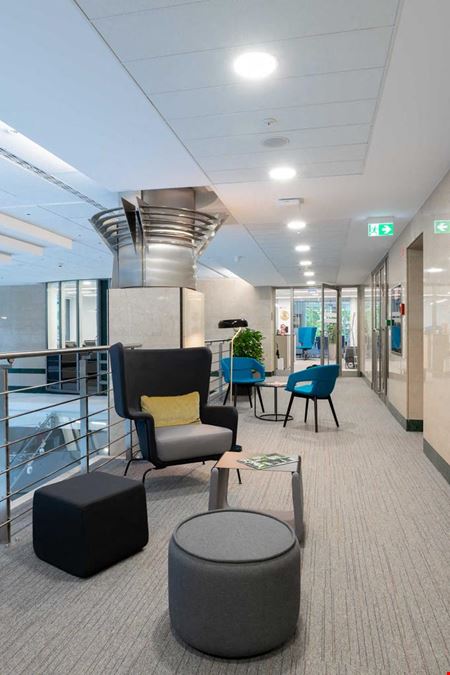 House Of Business - Hungary, Bank Center